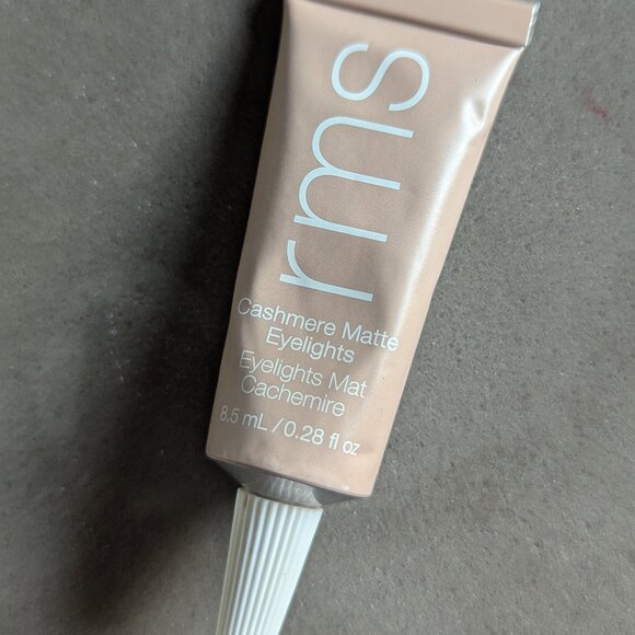 RMS Beauty Cashmere Matte Eyelight Eyeshadow | TUNDRA TAUPE: A light desert sand - Picture 7 of 14